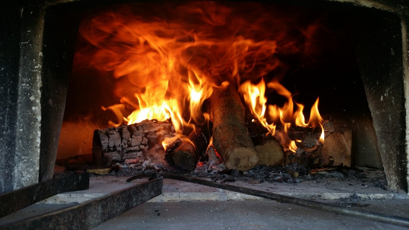 pizzeria-ROQUESTERON-min_wood-fired-oven-1960099